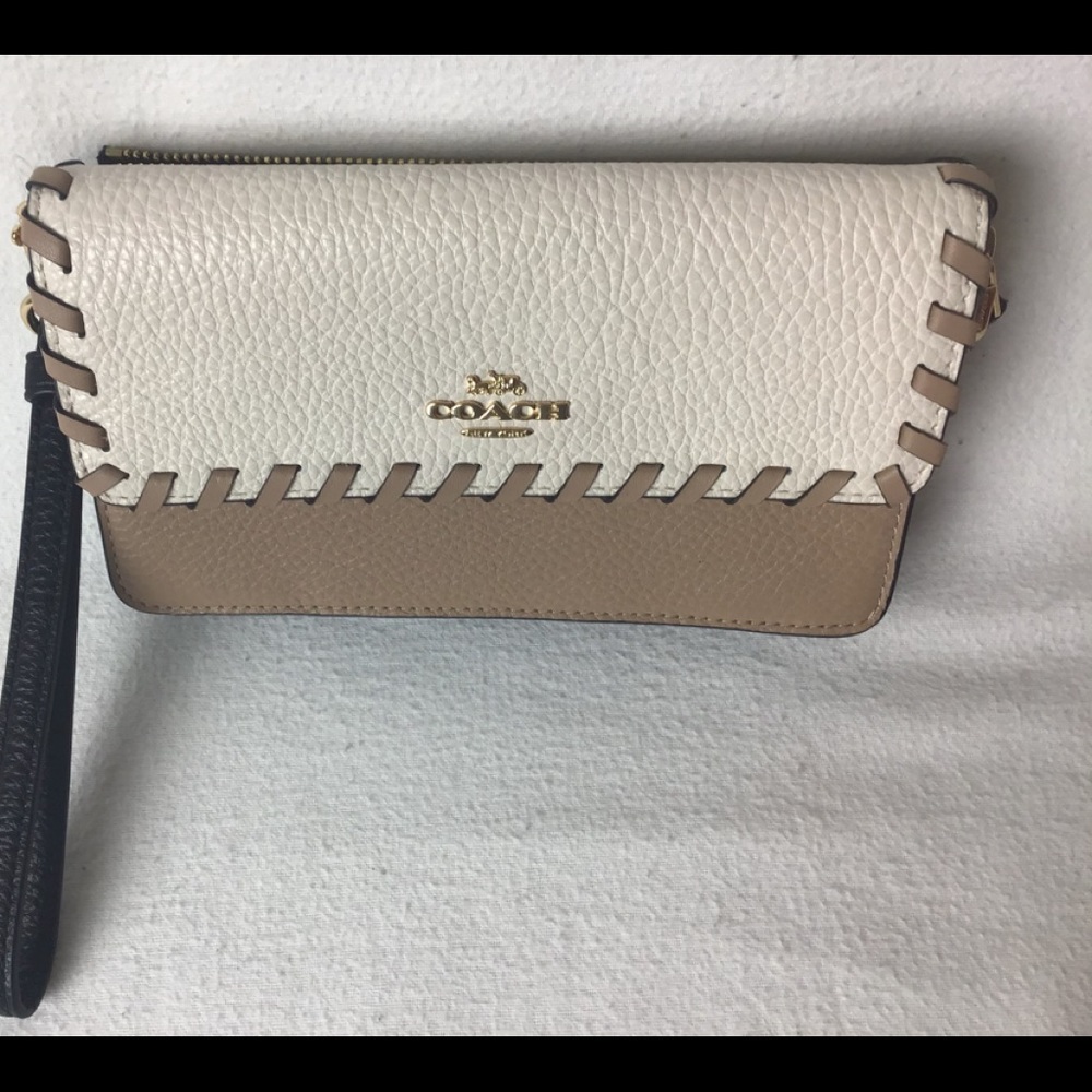 NWT Coach wristlet fit large phones plus 💯 auth.